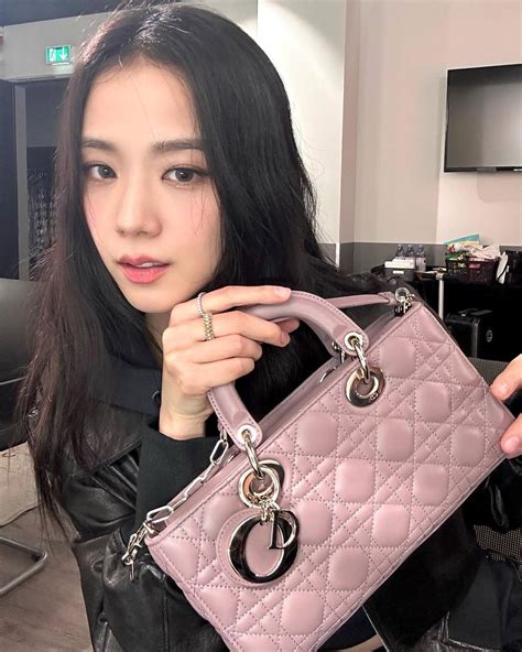 jisoo with dior bag|jisoo dior fashion week.